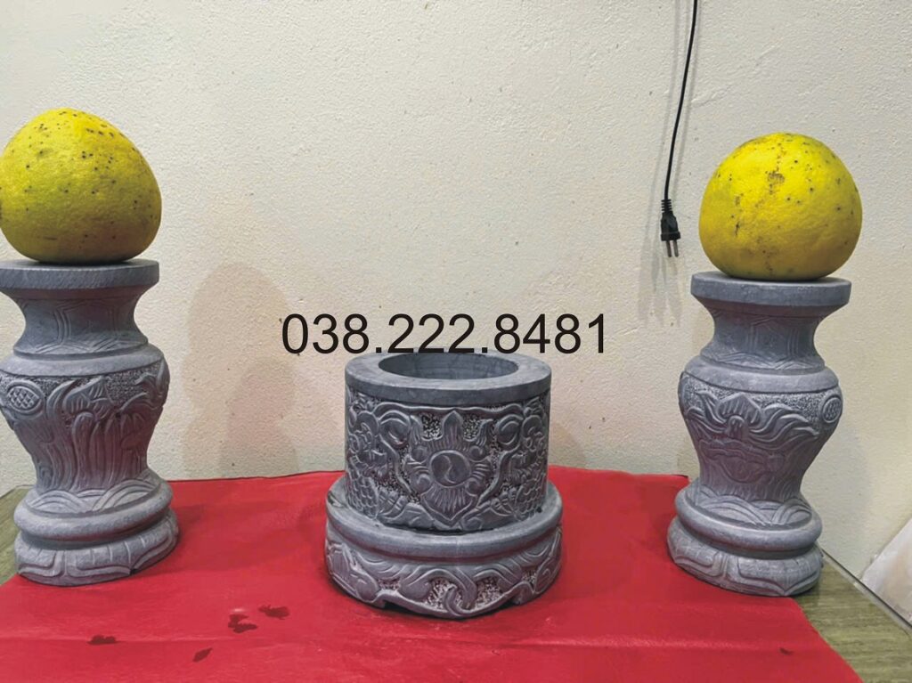 Bộ bát hương ba chi tiết chạm nổi thủ công