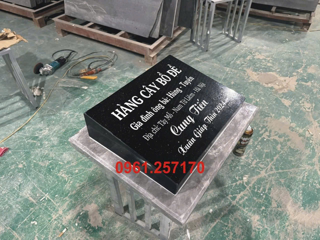 Bia đá gốc cây