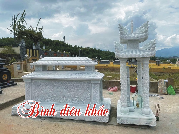 Bình điêu khắc