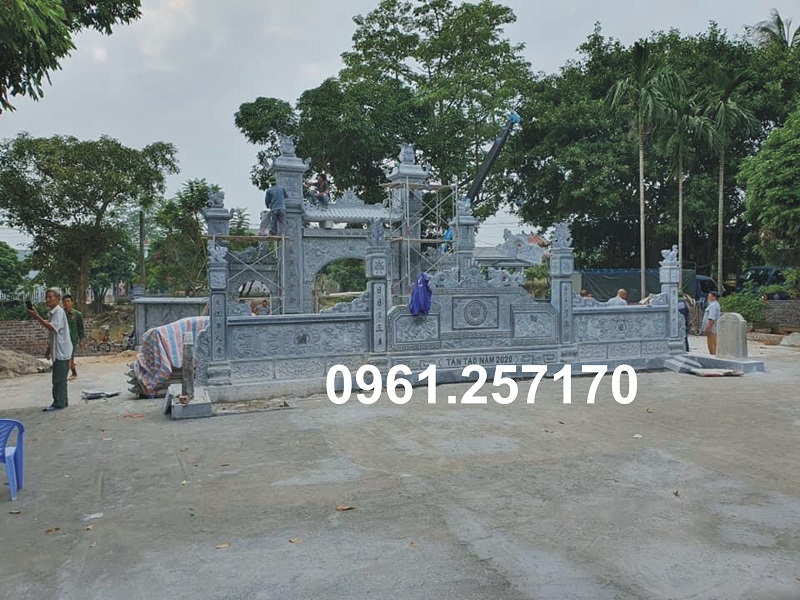Bình điêu khắc