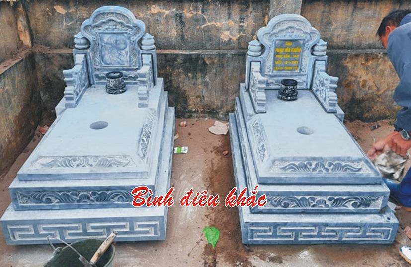 Mẫu mộ ngai tam sơn