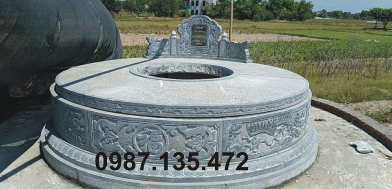 Bình điêu khắc