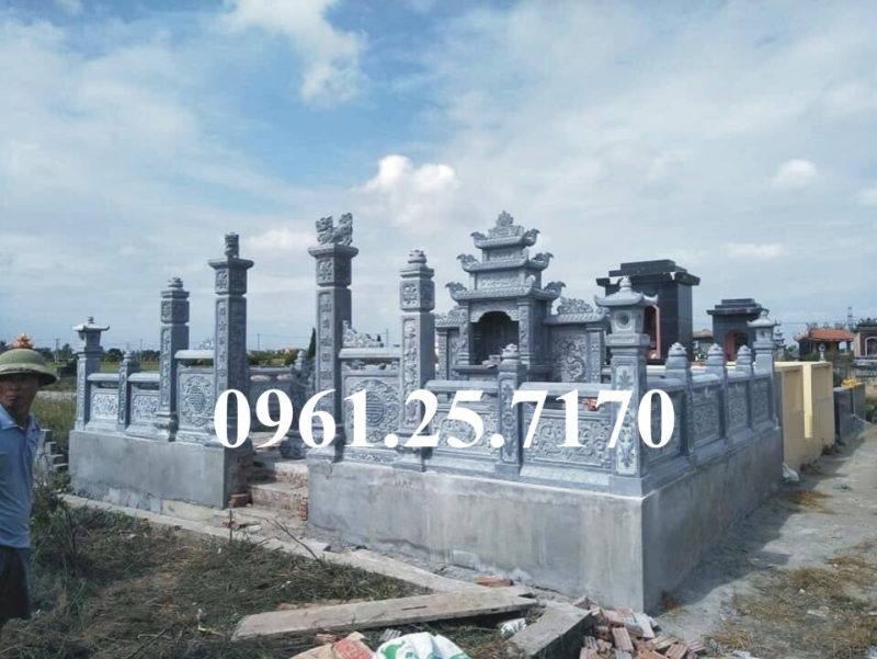 Bình điêu khắc