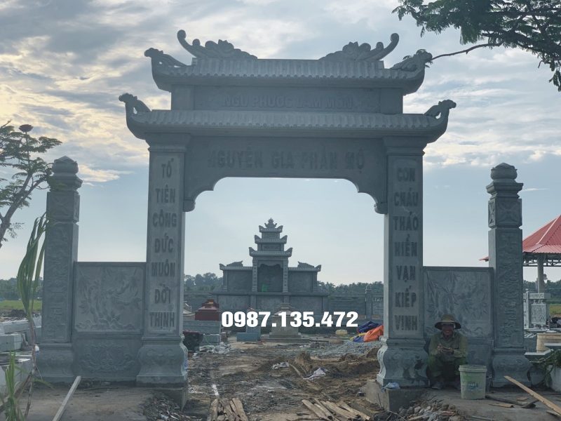 Bình điêu khắc