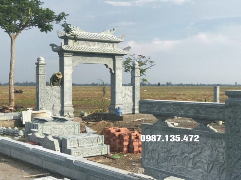 Bình điêu khắc