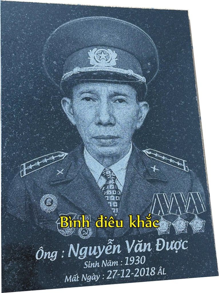 Khắc bia mộ có ảnh trên đá
