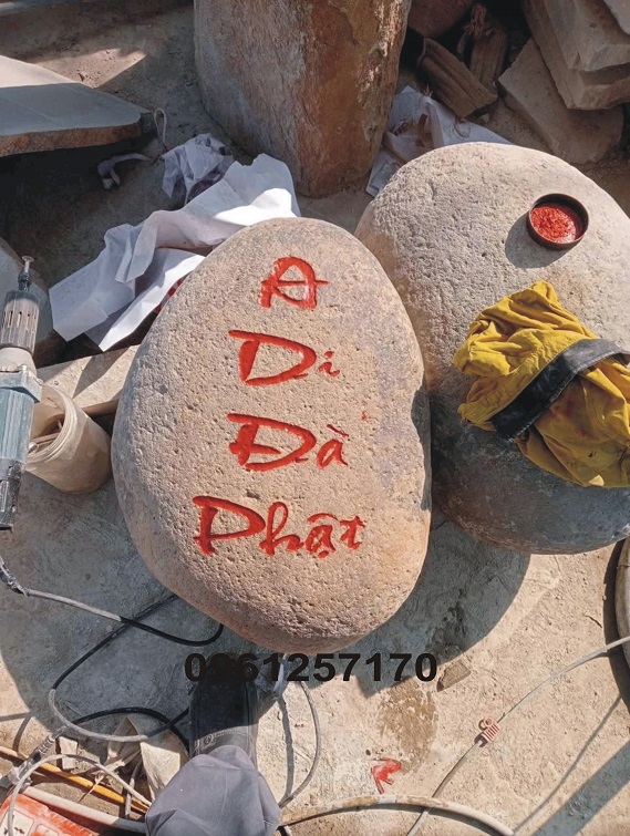 Khắc đá tự nhiên