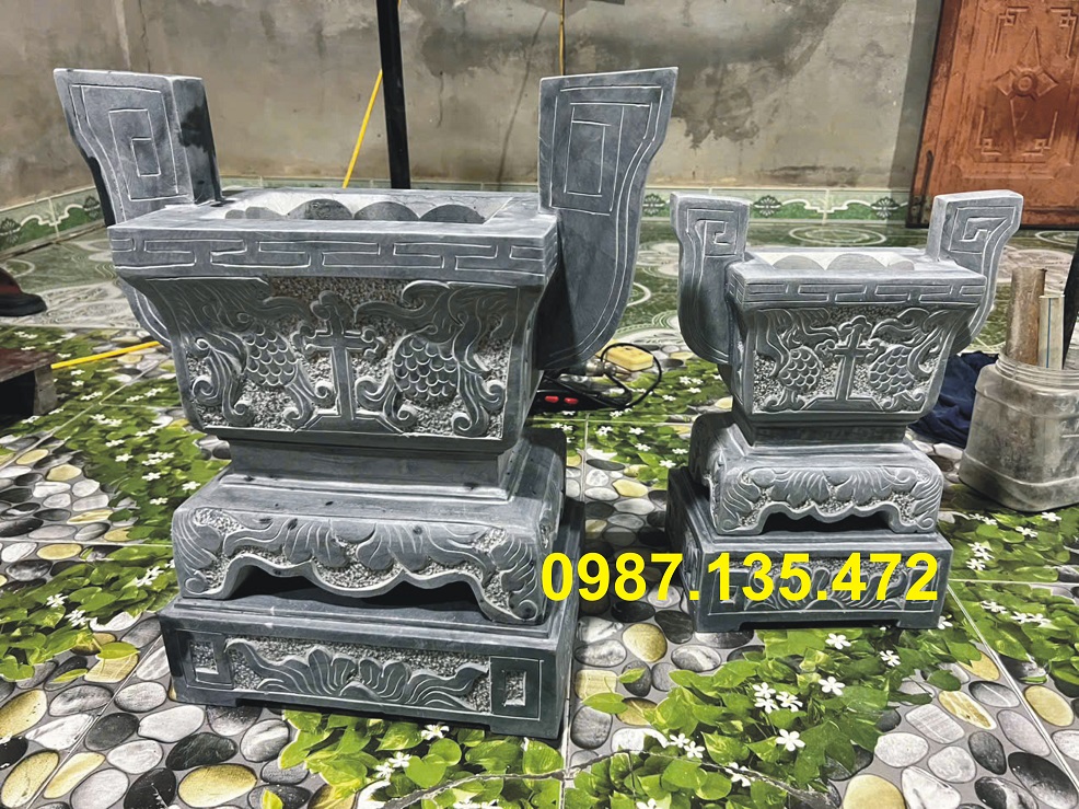 Bát hương vuông đá xanh rêu