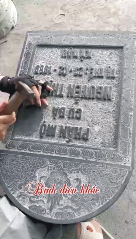 Bia mộ đá tự nhiên